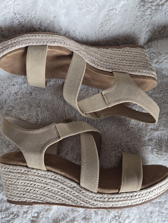 The Unbranded Brand Shoes - Wedge Criss Cross Stretch Low Sandals Womens Sz 10W Neutral Tan Minimalist